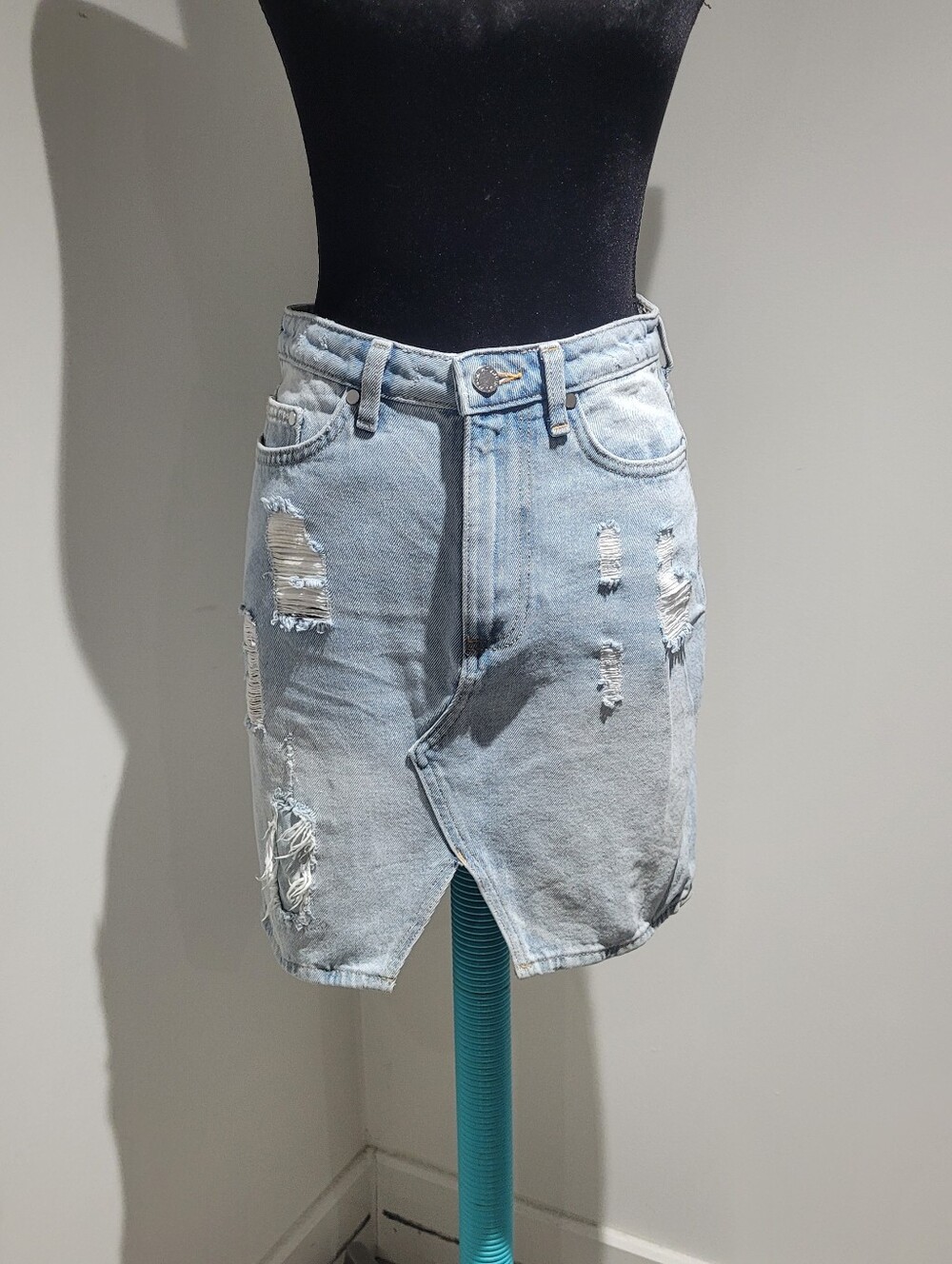 H&M Women's 100% Cotton Distressed Light Wash Denim Mini Skirt 6 Summer Grunge